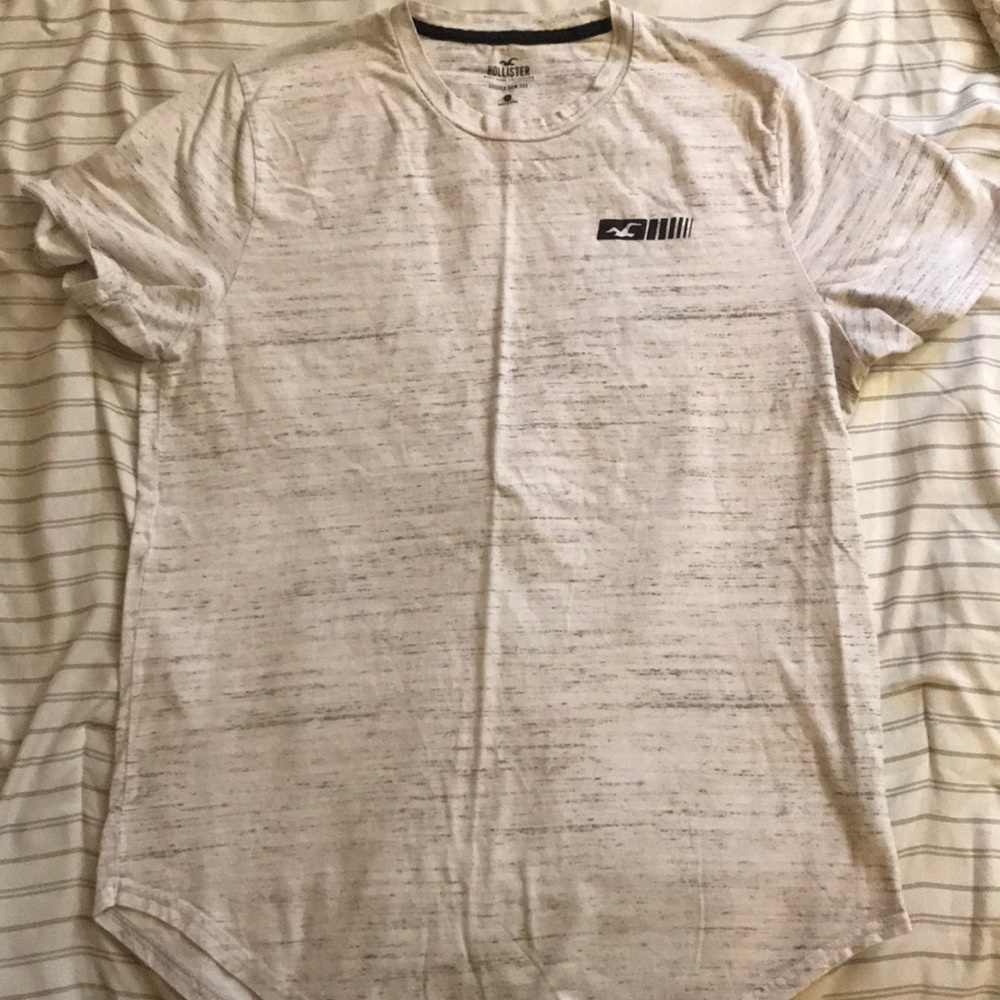 Hollister, size large t-shirt